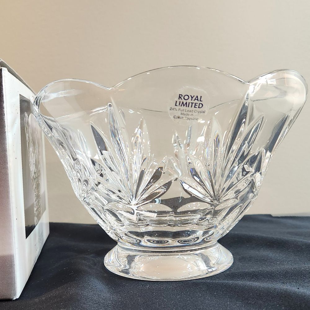 Royal‎ Limited Scalloped Crystal Tulip Bowl Czech Republic 7" Diameter Vtg NEW
